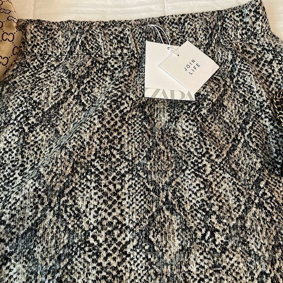Zara Snakeskin Soft Skirt - Picture 2 of 9